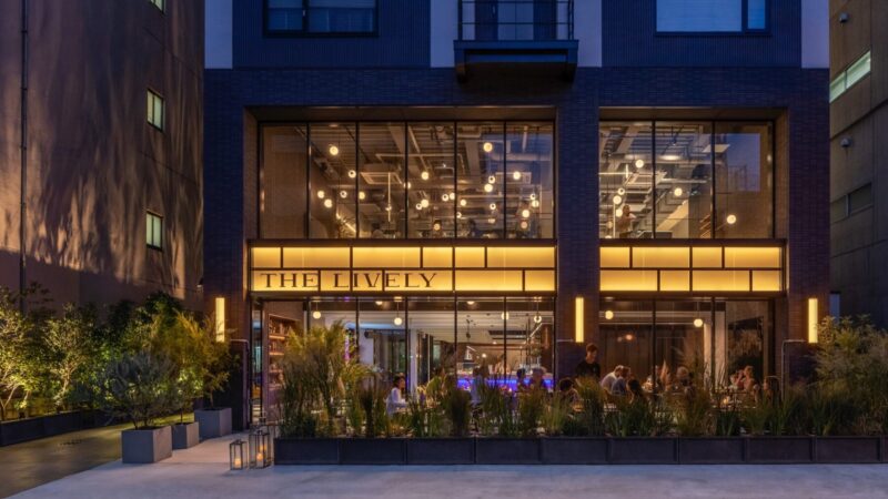 THE　LIVELY大阪本町外観