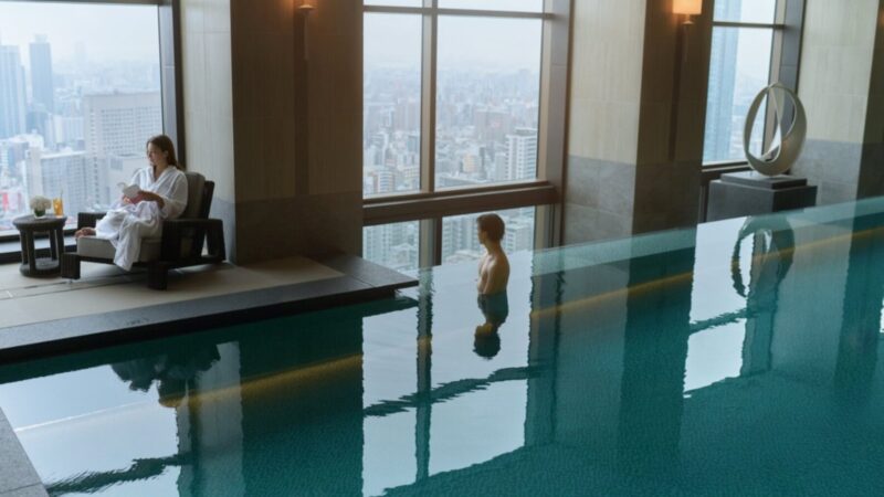 ウォルドーフアストリア大阪　プール