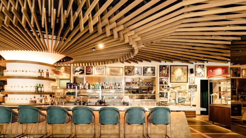 クロスホテル　バー